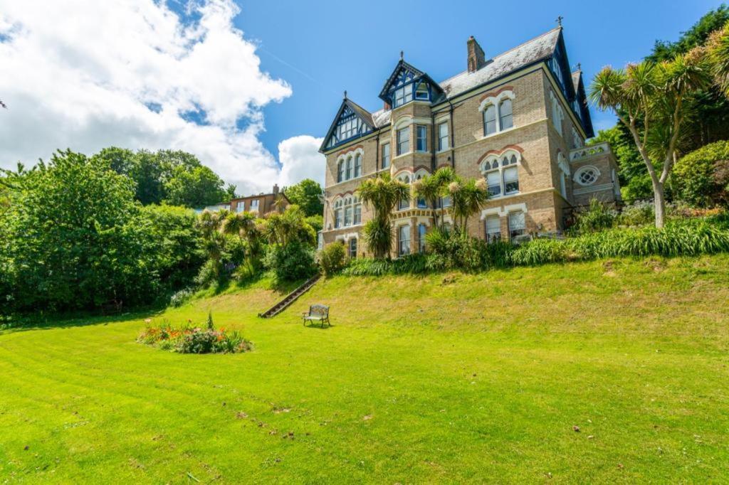 Westwell Hall Guest Accommodation, Bed & Breakfast, Luxury Rooms Илфракомб Екстериор снимка